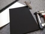 Juodu gruntu dengta drobė su 20x45mm porėmiu